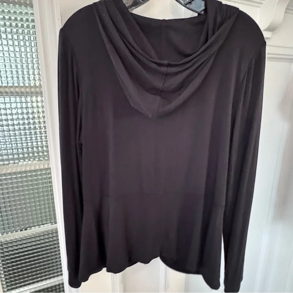 Sweaty Betty Tori Hooded Top Women's Size M Black  Twist Front Stretch - Picture 3 of 9